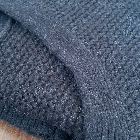 FREE PEOPLE ALPACA WOOL KNIT SWEATER Size L
Black
Like new - Picture 10 of 10